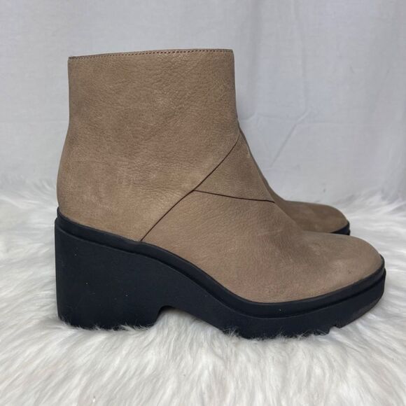 Eileen Fisher NWOT Kard Tan Nubuck Leather Ankle Booties Sz 8 - Picture 3 of 6